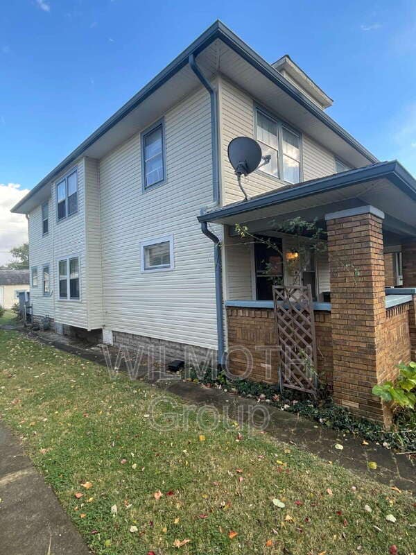 Foto del edificio - 815 N Riley Ave