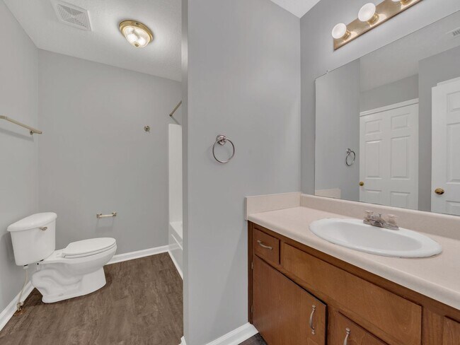 Foto del edificio - 2 Bedroom 1.5 Bath Townhome