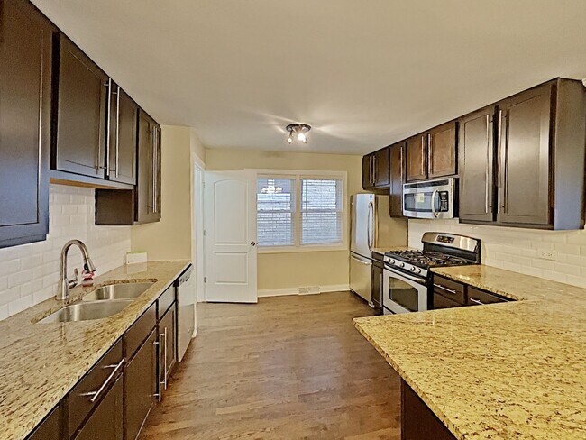 Building Photo - 5451 N Nagle Ave