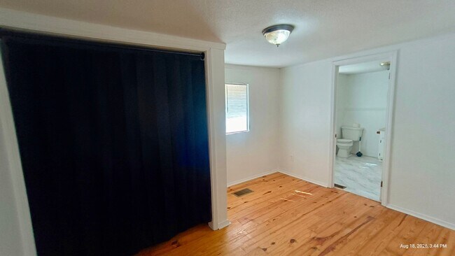 Foto del edificio - 115 Deerfield Rd