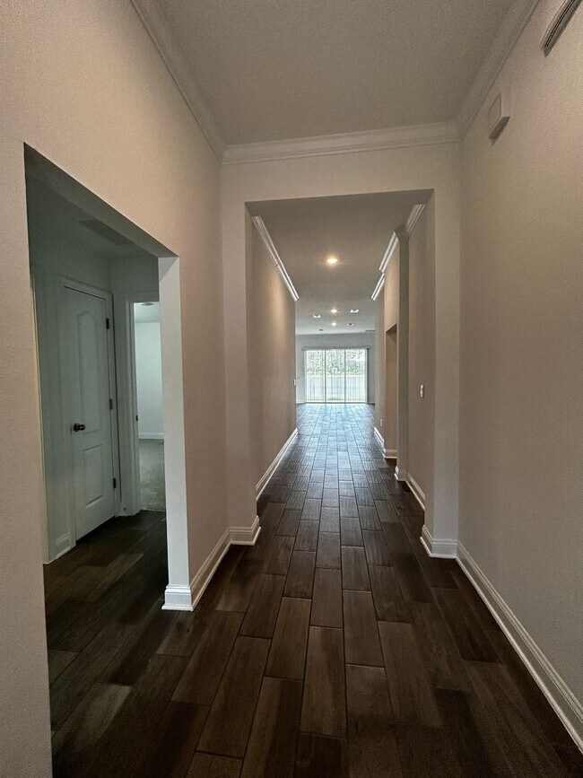 Foto del edificio - AMAZING POND VIEW! This is a great price o...