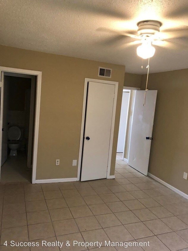 Building Photo - 5484-5486 Apple Blossom Dr