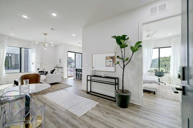 Building Photo - 4722 Old Spanish Trail