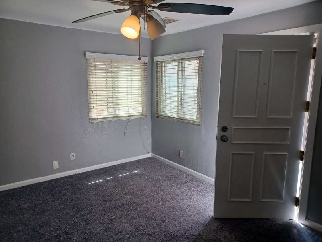 Primary Photo - 221 W Hillcrest Blvd