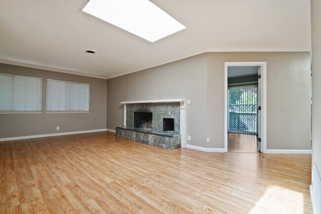 Living room - 1059 El Centro Ave
