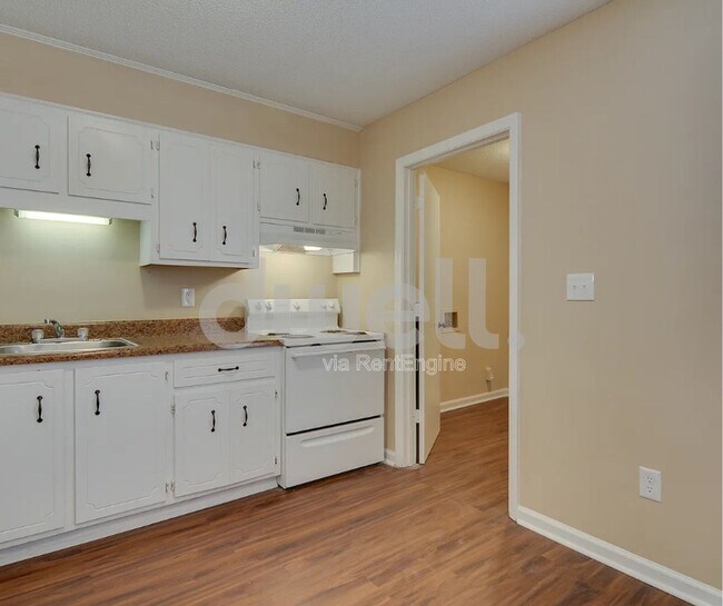 Building Photo - 3508 Woodlake Rd