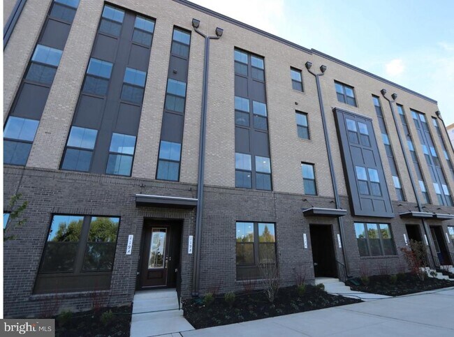 Building Photo - 117 E Cromwell St