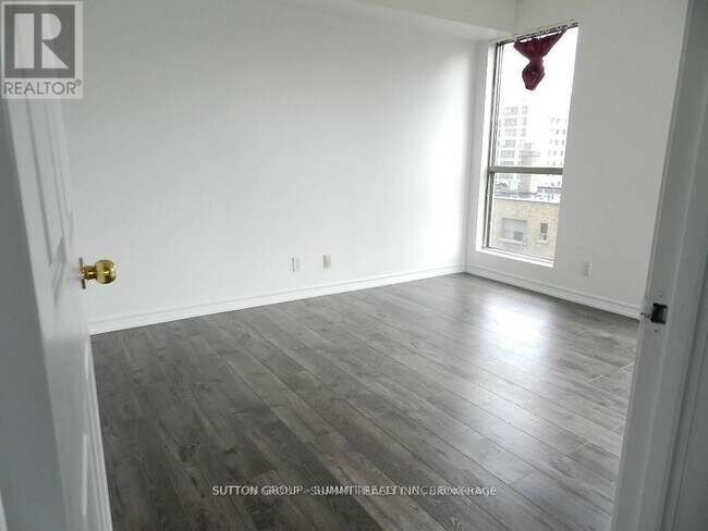 Building Photo - 298 Jarvis St