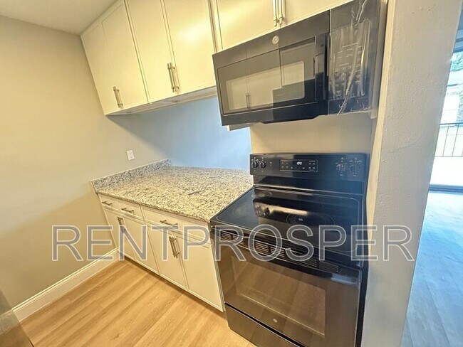 Foto del edificio - 5317 Curry Ford Rd