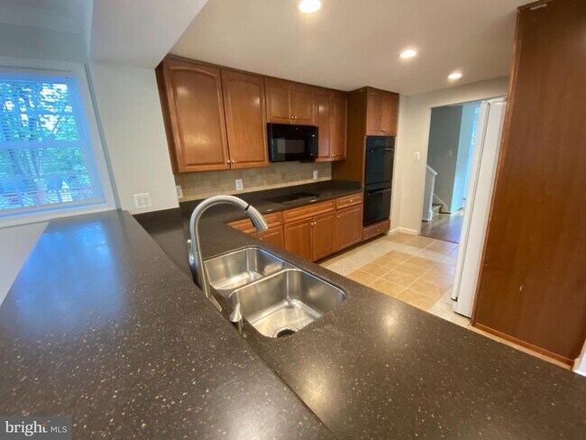 Building Photo - 1008 Merlins Ct