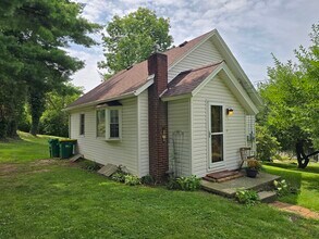 Building Photo - 106 Lowry St
