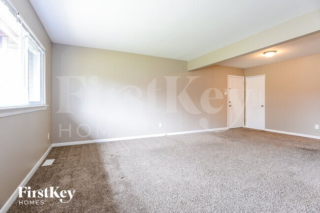 Building Photo - 825 Manresa Ln