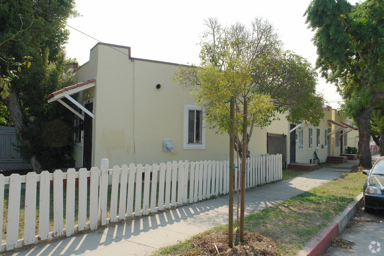 Building Photo - 3284-3286 Casitas Ave