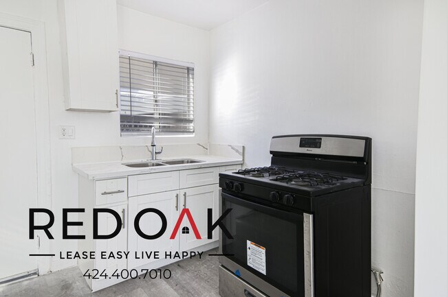 Building Photo - Cozy One Bedroom with Hardwood Vinyl Floor...