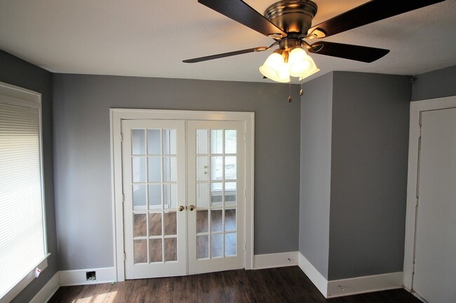 Photo - 4405 Woodside St Apartment