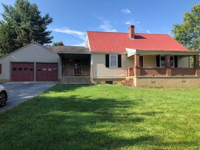Primary Photo - 27 Opequon Ln