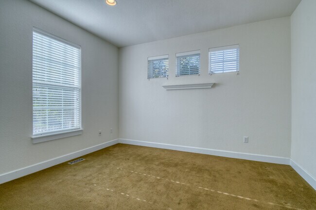 Building Photo - 3002 Shoshone Trl