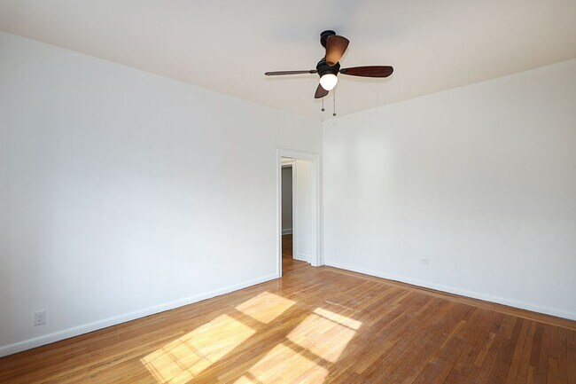 Foto del edificio - 11525 Metropolitan Avenue, 233