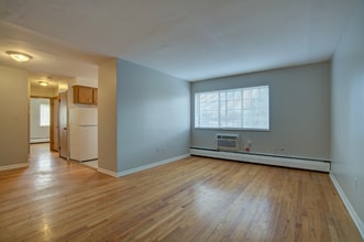Building Photo - 4865 Cadieux Rd