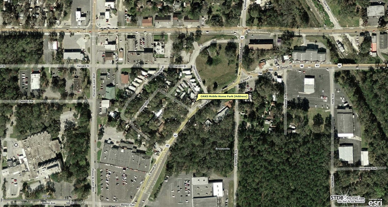 Oaks Mobile Home Park Apartments in Brooksville, FL