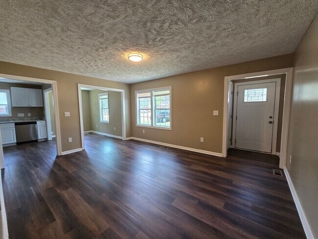 Building Photo - 707 Miller Ave