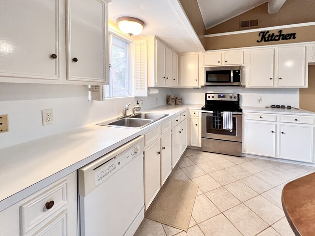 Foto del edificio - 401 Rolling Hills Dr W