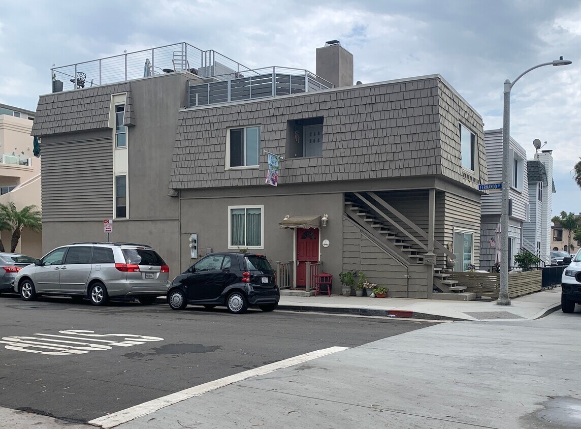 Primary Photo - 2-312 E Bay Ave