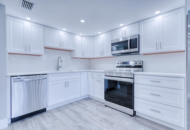 Building Photo - 755 Dotterel Rd