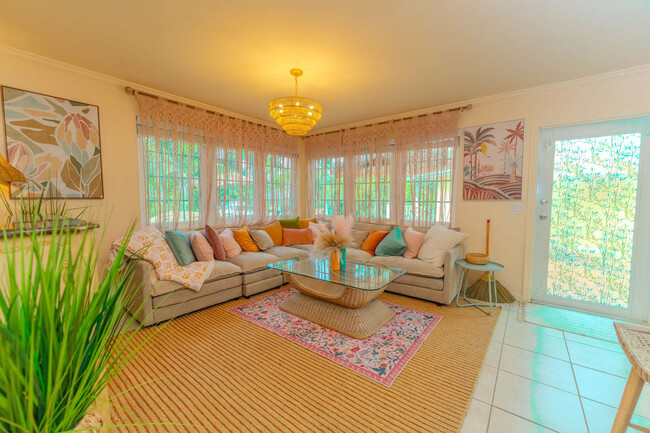 Foto del edificio - 7146 Congdon Rd
