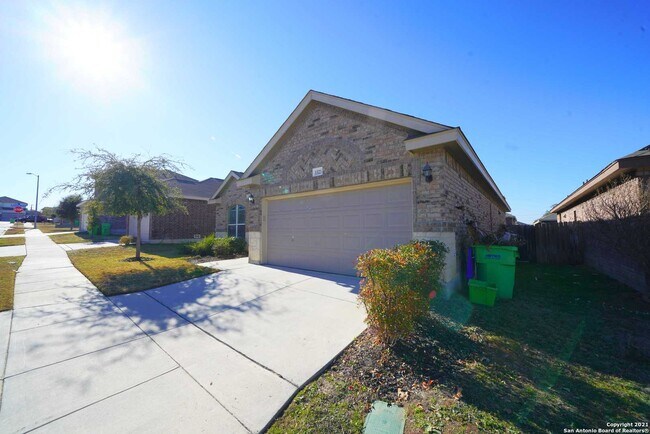 Foto del edificio - 1323 Kingbird Ct