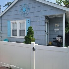 Building Photo - 1806 Fernwood Rd