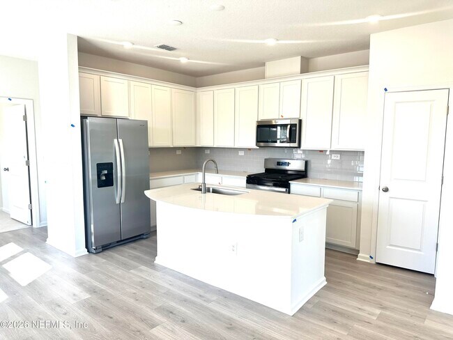 Building Photo - 368 Woods Ln