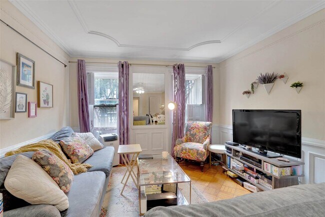Foto del edificio - 918 Hudson St