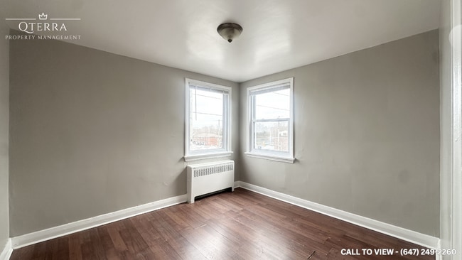 Building Photo - 1007 Adelaide St N