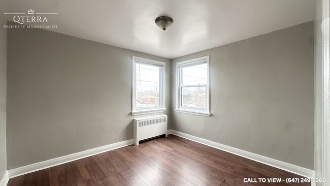 Photo du bâtiment - 1007 Adelaide St N