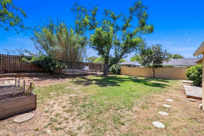 Foto del edificio - Beautifully Rehabbed Costa Mesa SFH with Large Yard