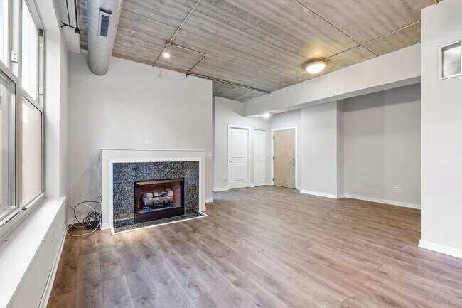 Building Photo - 1228 W Monroe St