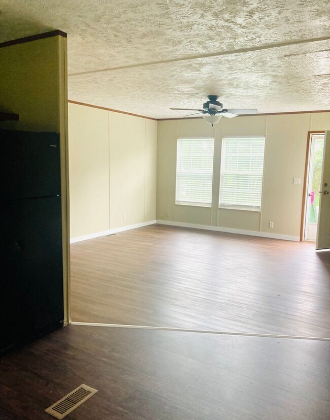 Foto del edificio - 3 Bed 2 Bath Home in Beauregard