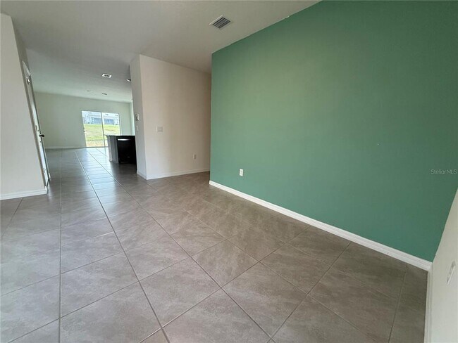 Foto del edificio - 3516 Maple Grv Wy