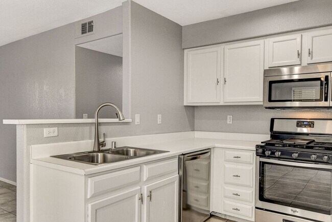 Building Photo - 3120 Tarpon