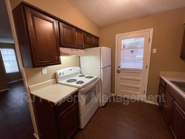 Foto del edificio - 3432 Powell Ave