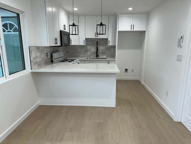 Building Photo - 1444