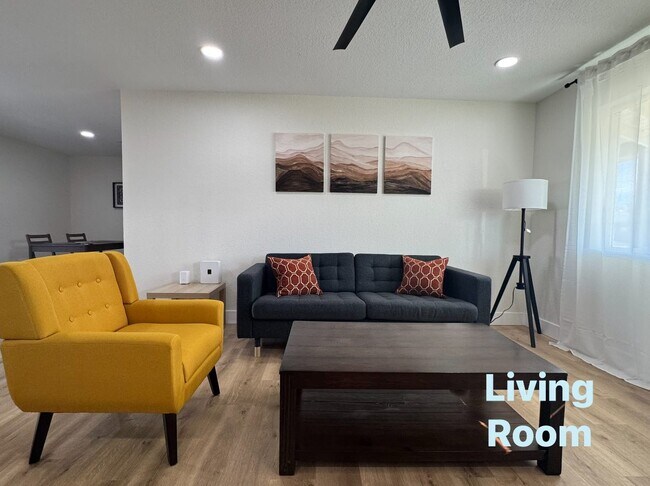 Sala de estar - 1368 W 14th St