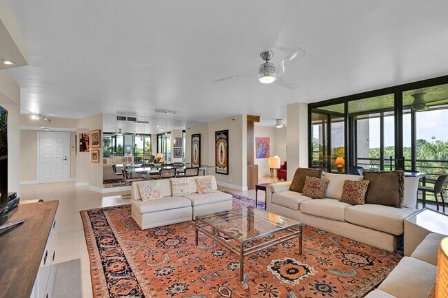 Foto del edificio - 7578 Regency Lake Dr