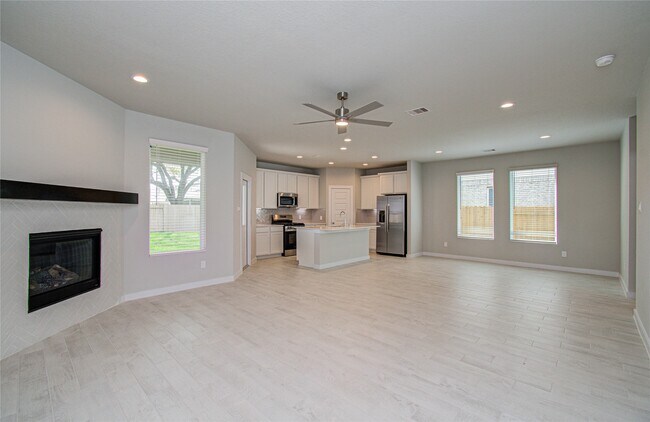 Foto del edificio - 15723 Telge Rd