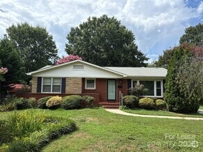 Building Photo - 1521 Woodhill Ln