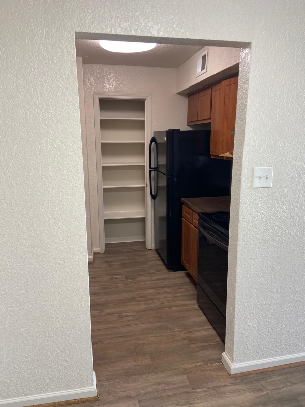Foto del edificio - 8100 Creekbend Dr