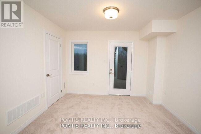 Building Photo - 84 Fieldridge Cres