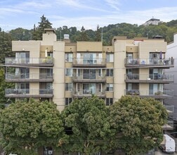 Building Photo - 1550 Eastlake Ave E