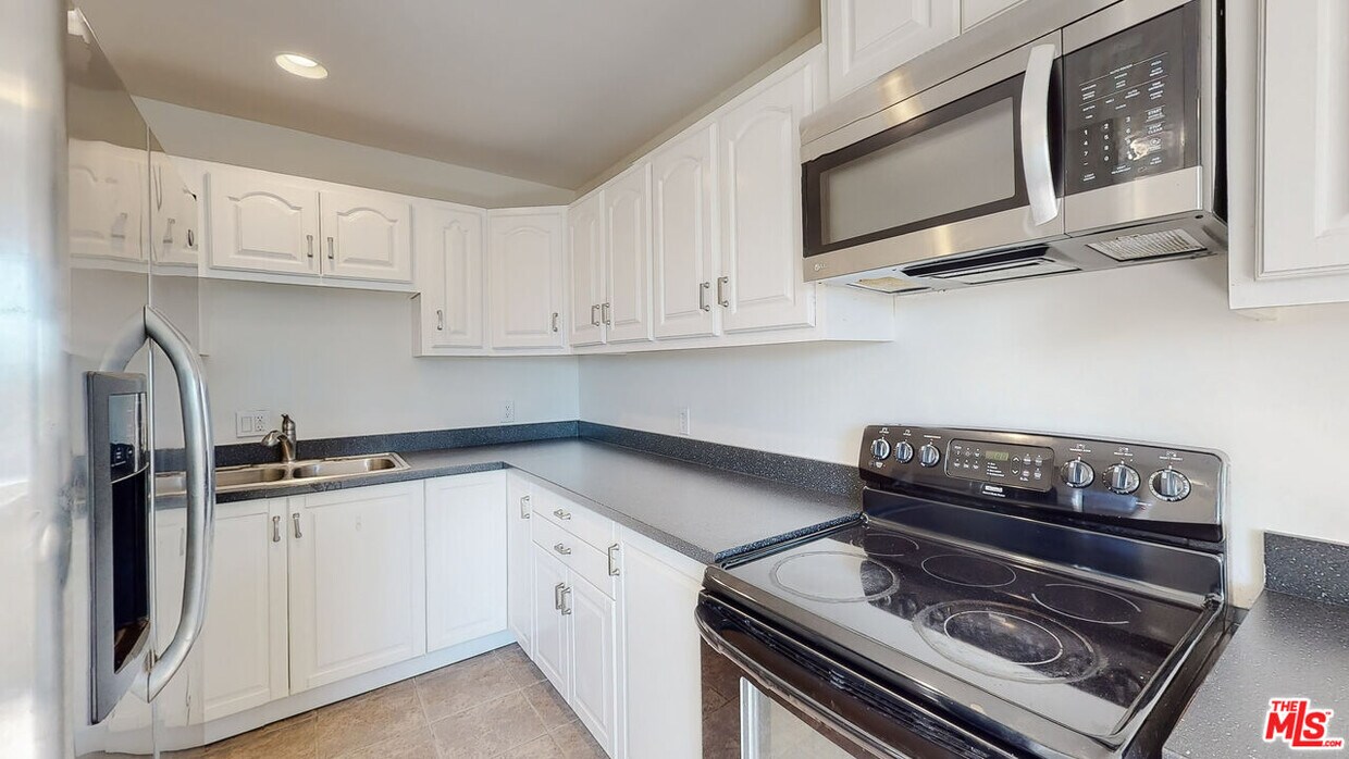 Primary Photo - 309 1/2 E Fairview Blvd